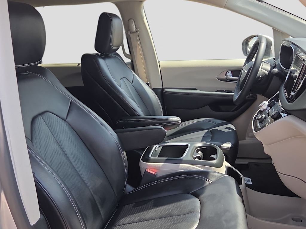Thumbnail: 2023 Chrysler Pacifica - 22