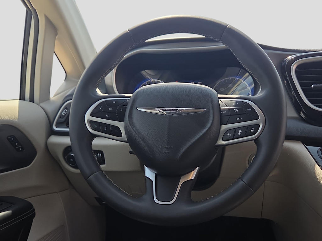 Thumbnail: 2023 Chrysler Pacifica - 13