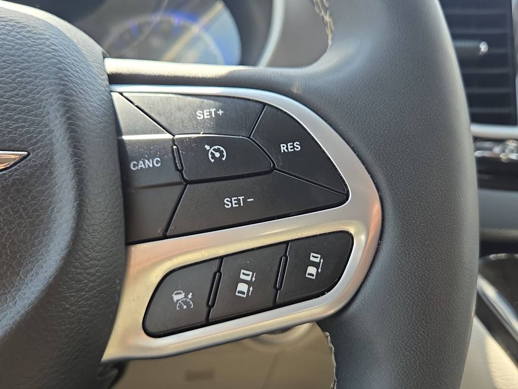 Thumbnail: 2023 Chrysler Pacifica - 25