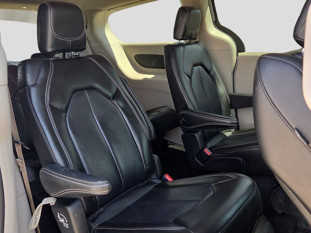 Thumbnail: 2023 Chrysler Pacifica - 21