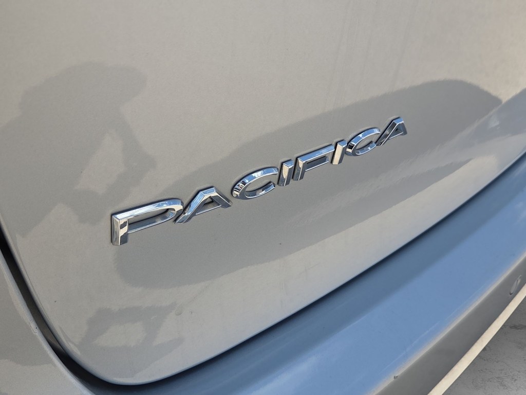 Thumbnail: 2023 Chrysler Pacifica - 7