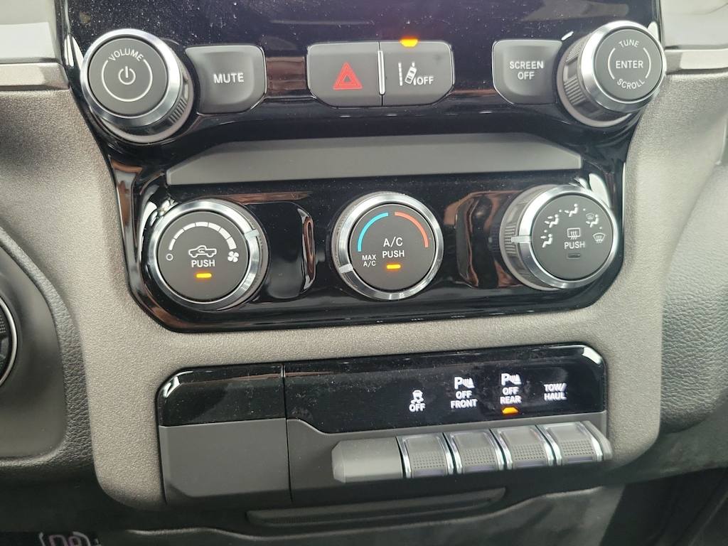 Thumbnail: 2026 RAM 1500 - 25