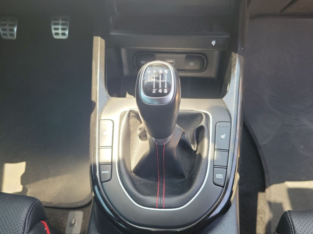 Thumbnail: 2022 Kia Forte - 15