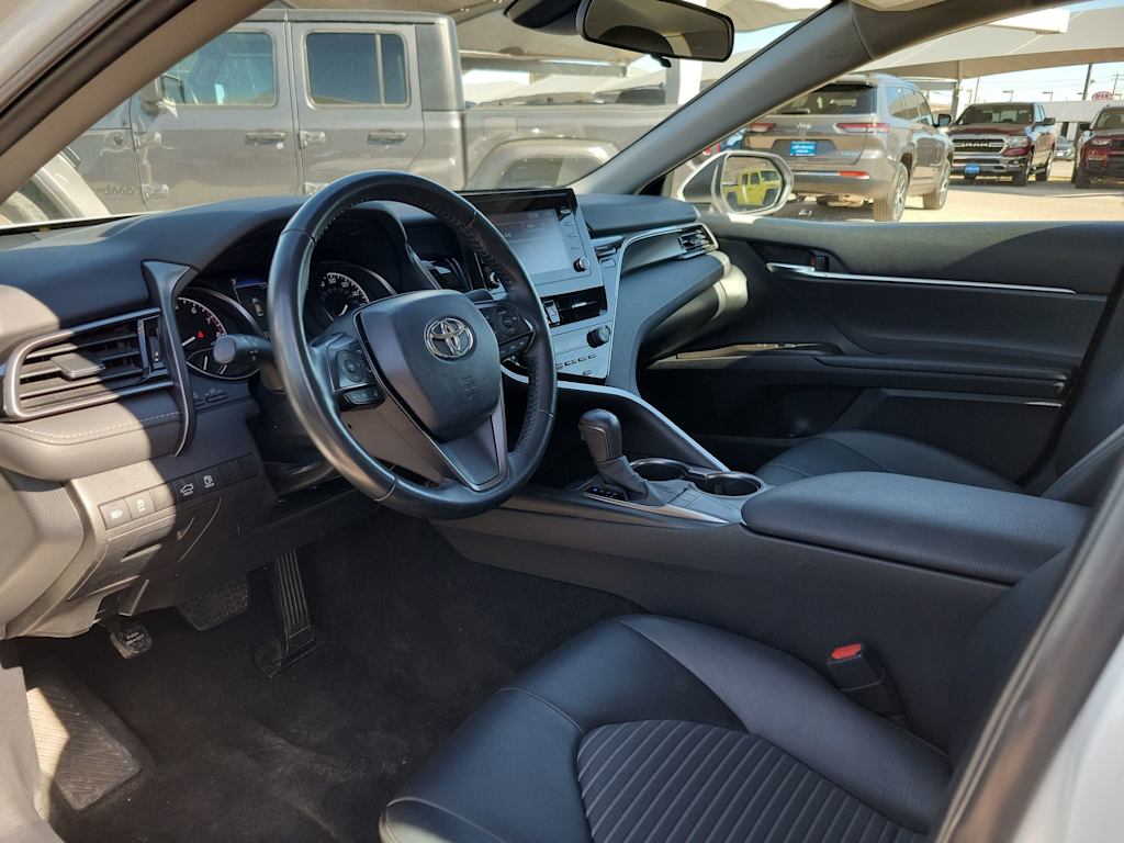 2023 Toyota Camry SE 2