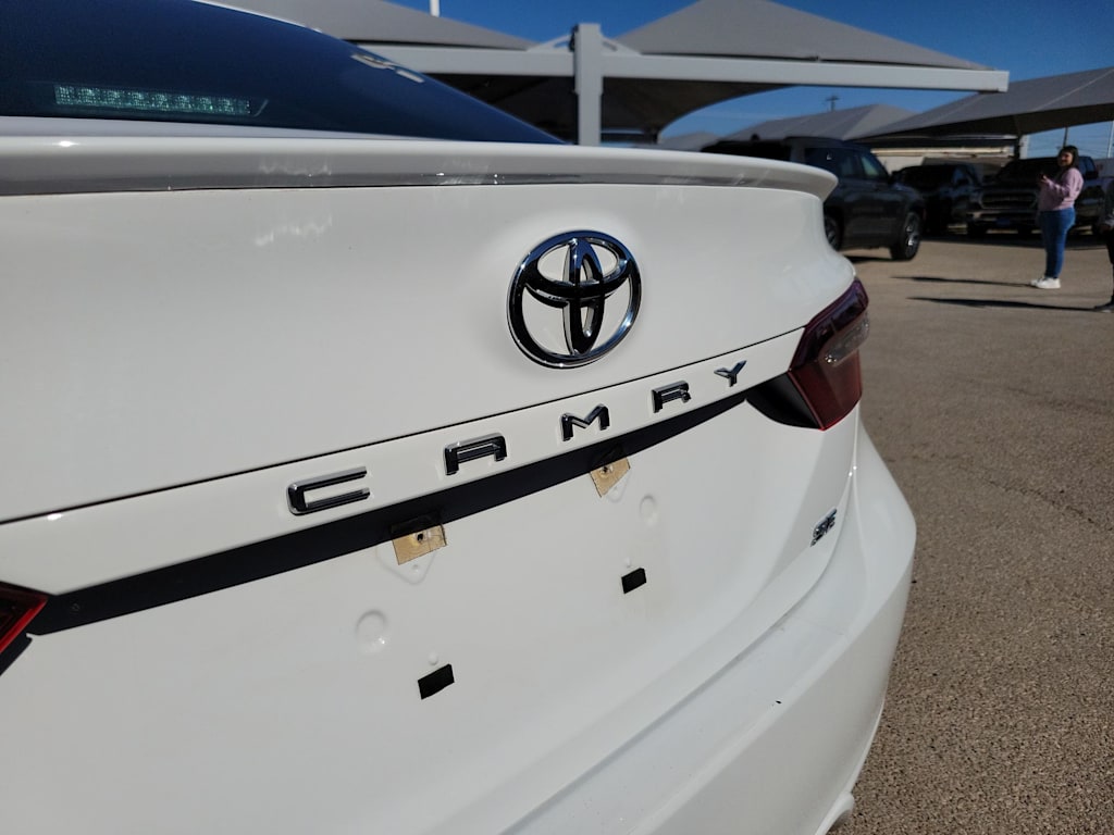 2023 Toyota Camry SE 7