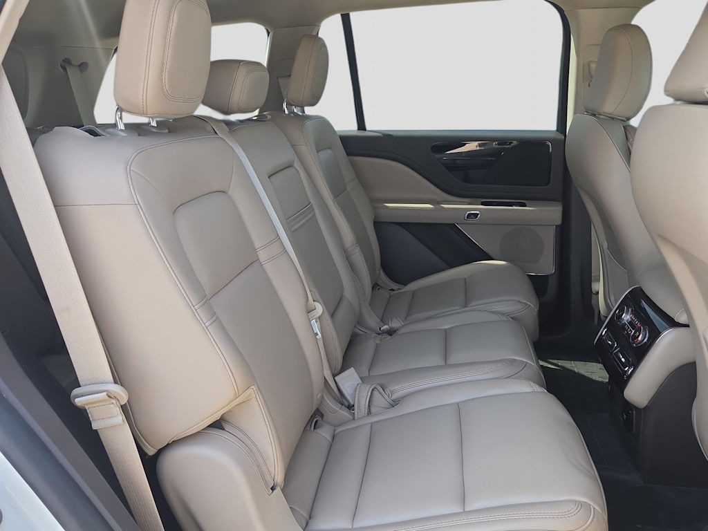Thumbnail: 2021 Lincoln Aviator - 22