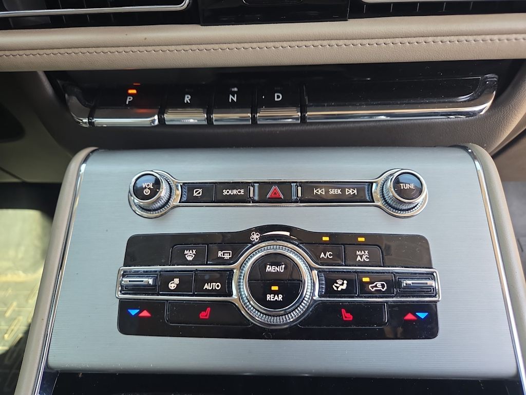 Thumbnail: 2021 Lincoln Aviator - 14