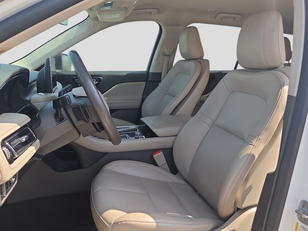 Thumbnail: 2021 Lincoln Aviator - 10