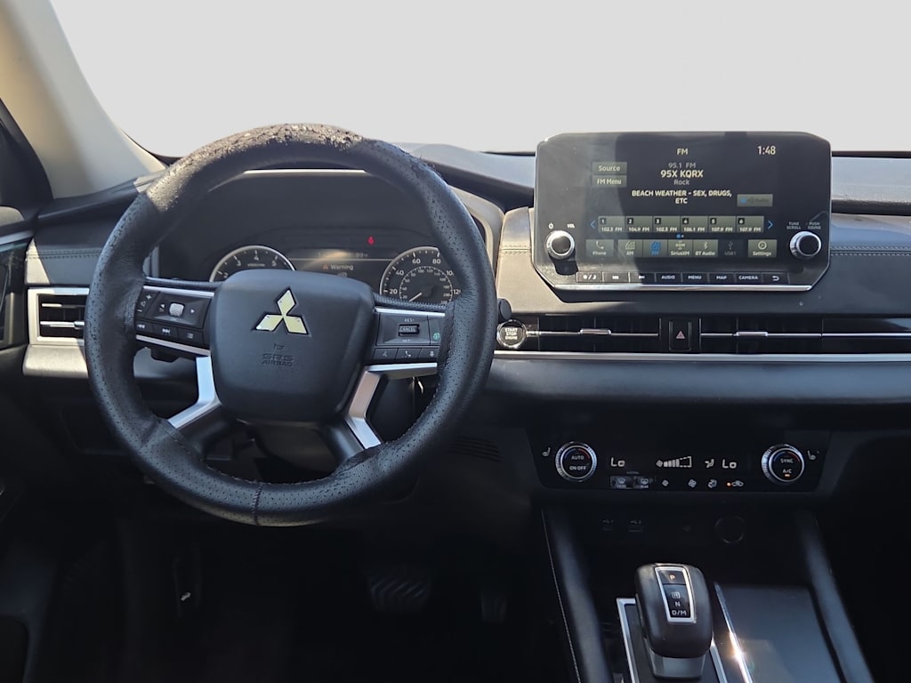 Thumbnail: 2022 Mitsubishi Outlander - 10