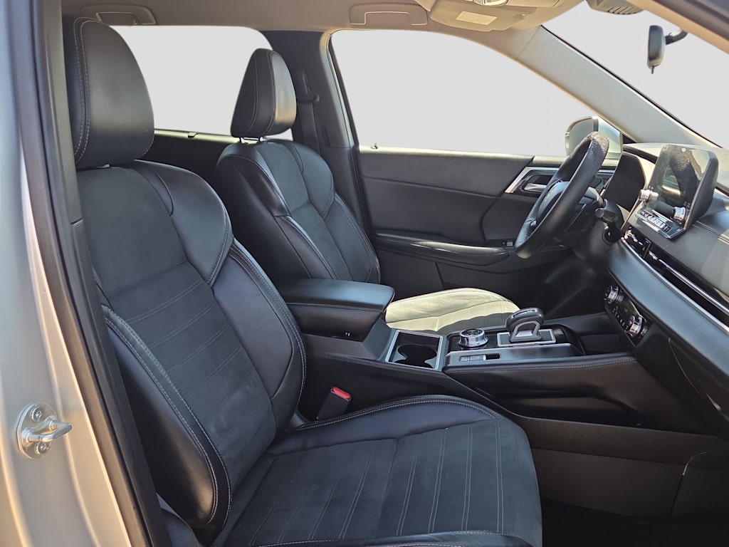 Thumbnail: 2022 Mitsubishi Outlander - 12