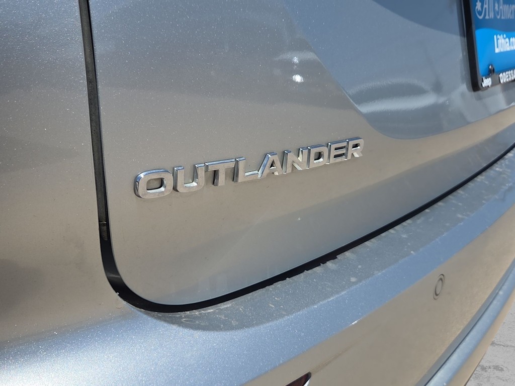 Thumbnail: 2022 Mitsubishi Outlander - 7