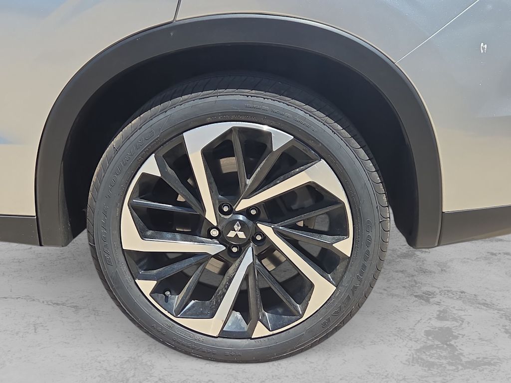 Thumbnail: 2022 Mitsubishi Outlander - 8