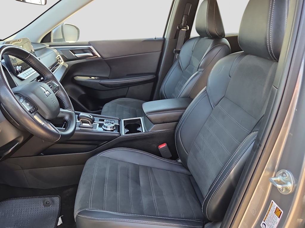Thumbnail: 2024 Mitsubishi Outlander - 11