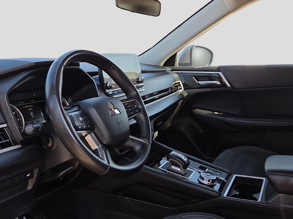 Thumbnail: 2024 Mitsubishi Outlander - 2