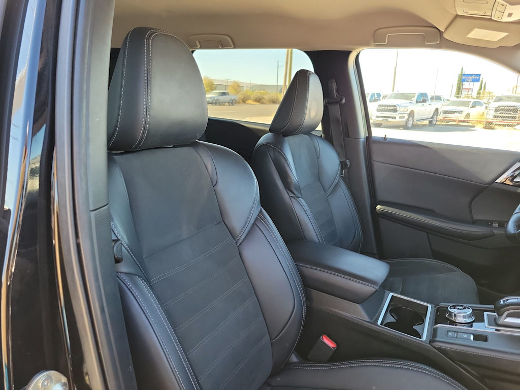 Thumbnail: 2024 Mitsubishi Outlander - 12