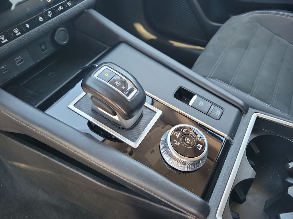 Thumbnail: 2024 Mitsubishi Outlander - 16