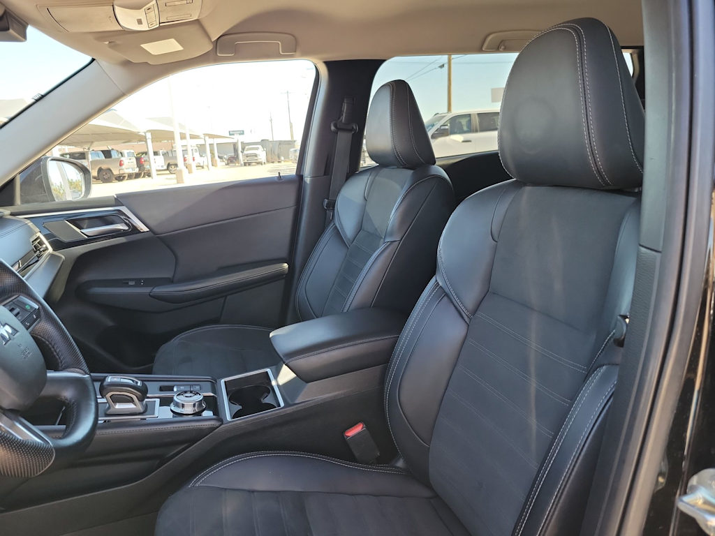 Thumbnail: 2024 Mitsubishi Outlander - 11