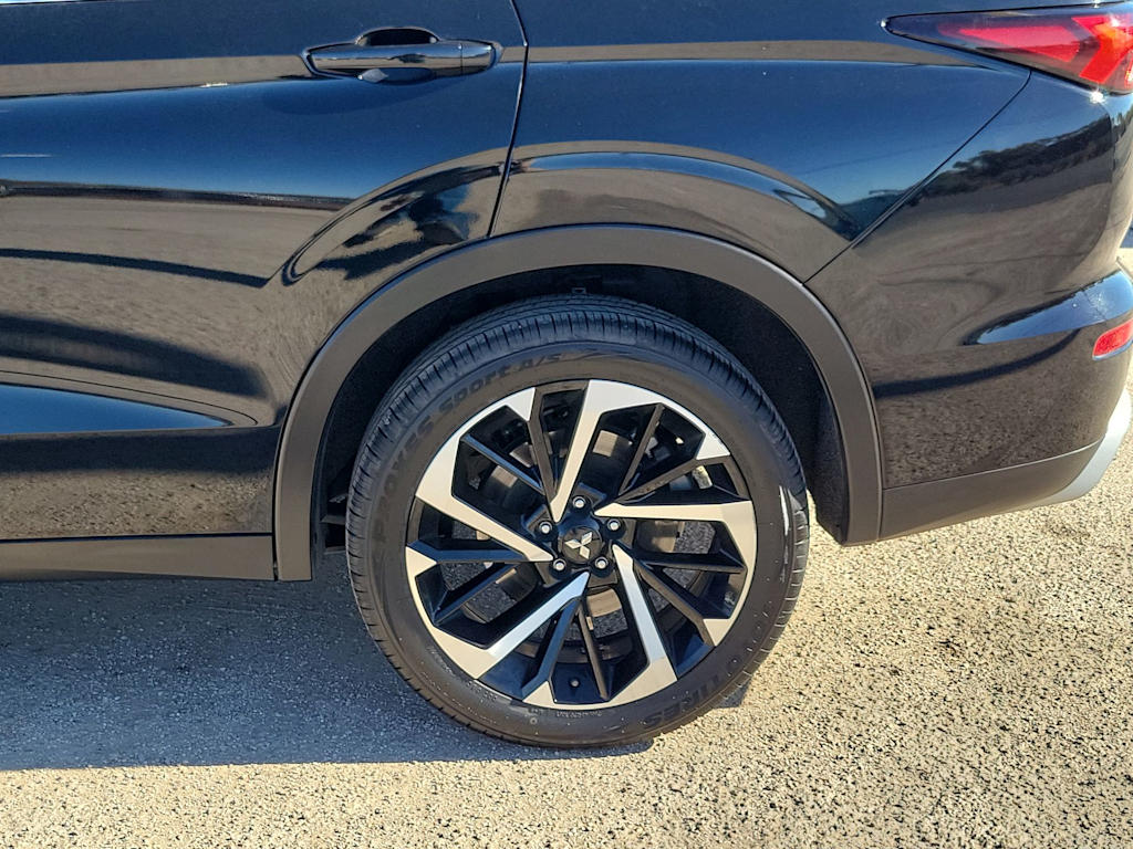 Thumbnail: 2024 Mitsubishi Outlander - 8