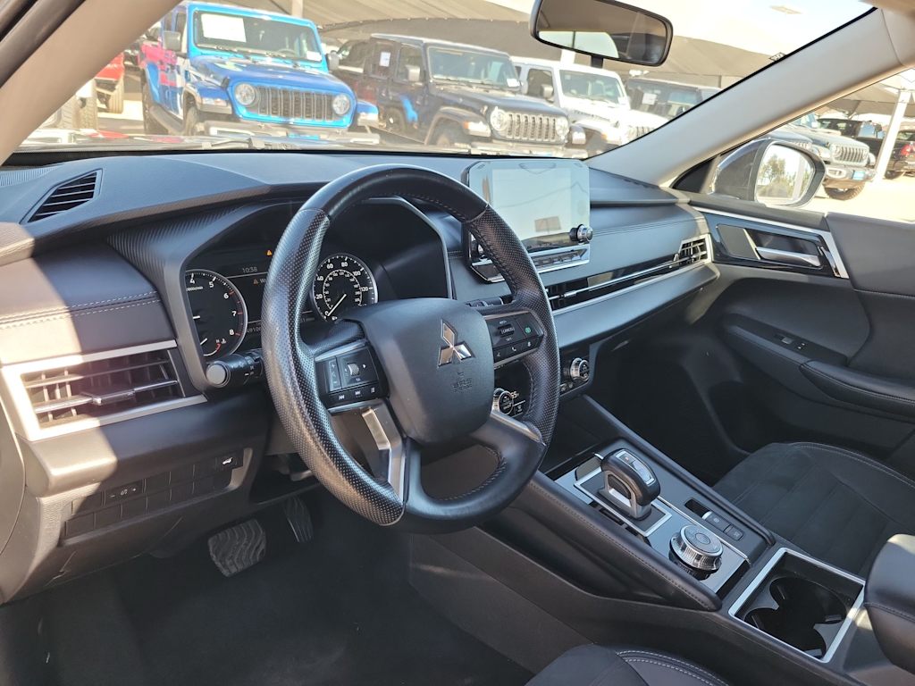 Thumbnail: 2024 Mitsubishi Outlander - 2