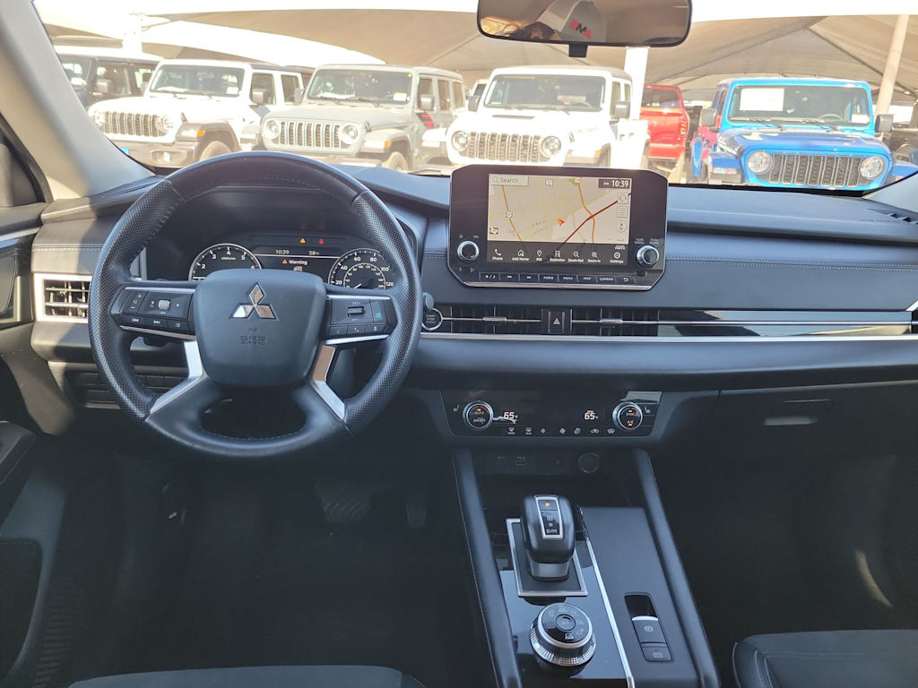 Thumbnail: 2024 Mitsubishi Outlander - 10