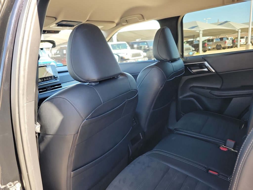 Thumbnail: 2024 Mitsubishi Outlander - 13