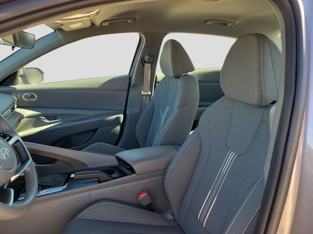 Thumbnail: 2024 Hyundai Elantra - 10