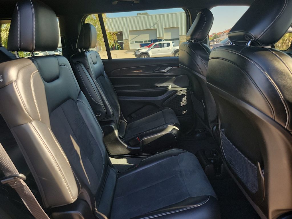 Thumbnail: 2023 Jeep Grand Cherokee L - 23