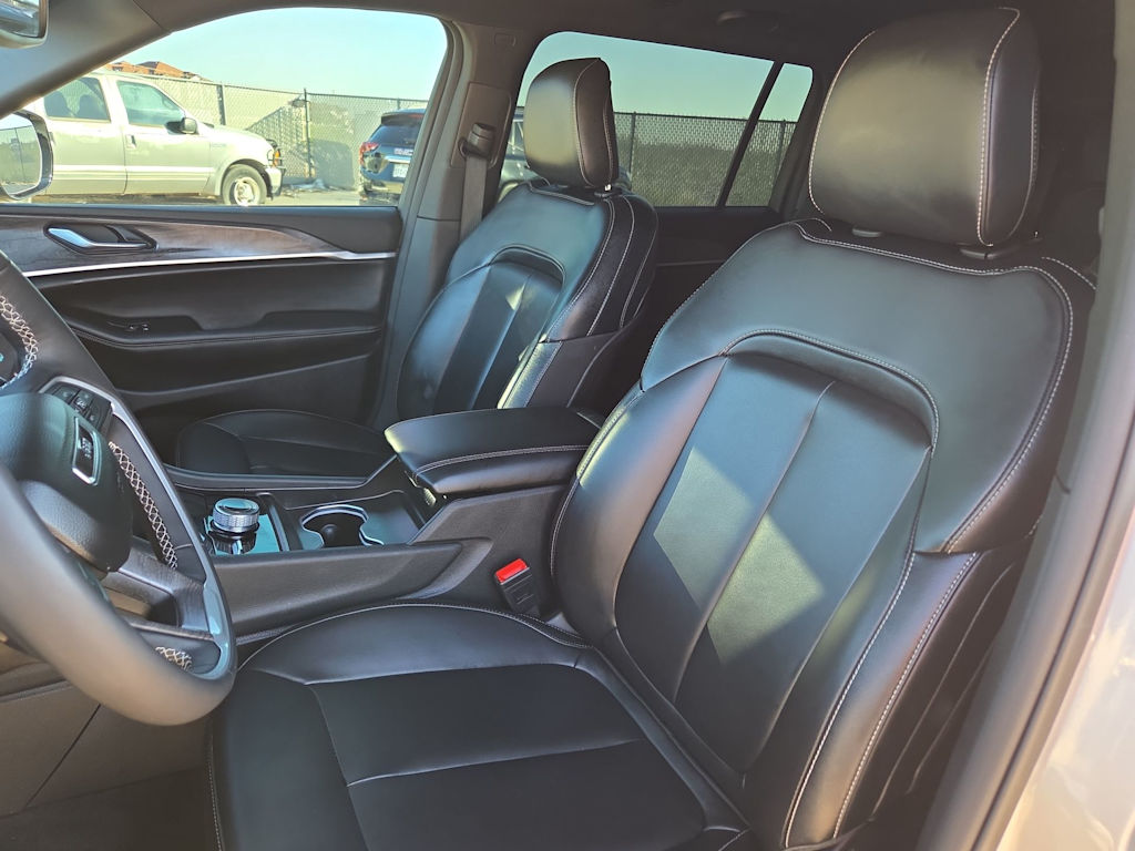 Thumbnail: 2024 Jeep Grand Cherokee L - 10