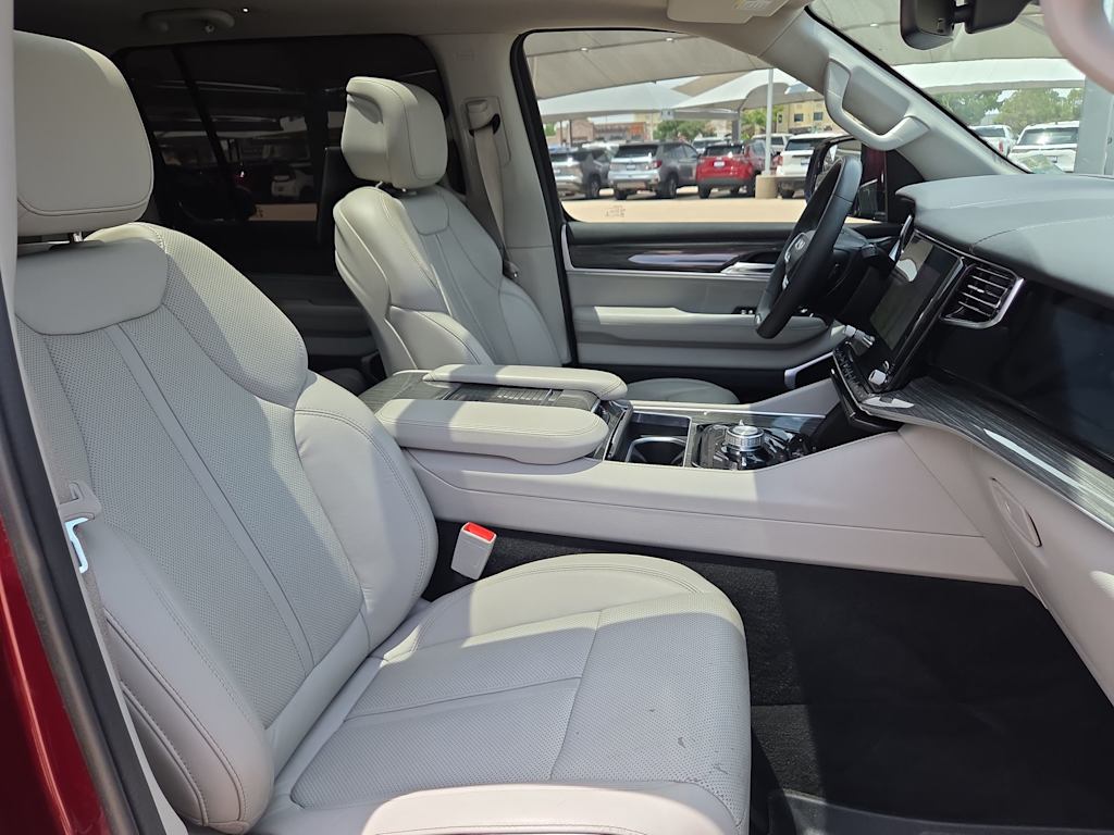 Thumbnail: 2022 Jeep Wagoneer - 13