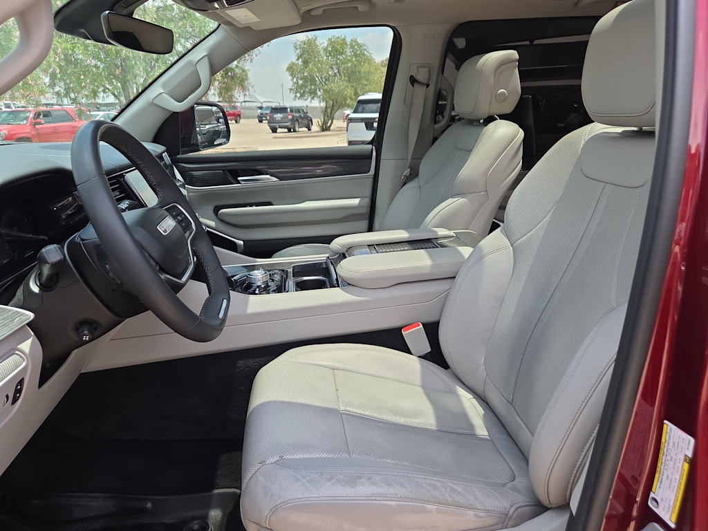 Thumbnail: 2022 Jeep Wagoneer - 12