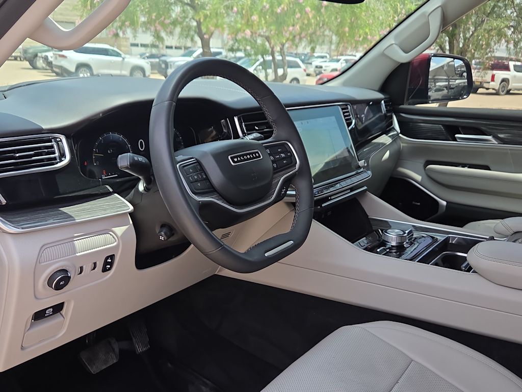 Thumbnail: 2022 Jeep Wagoneer - 3