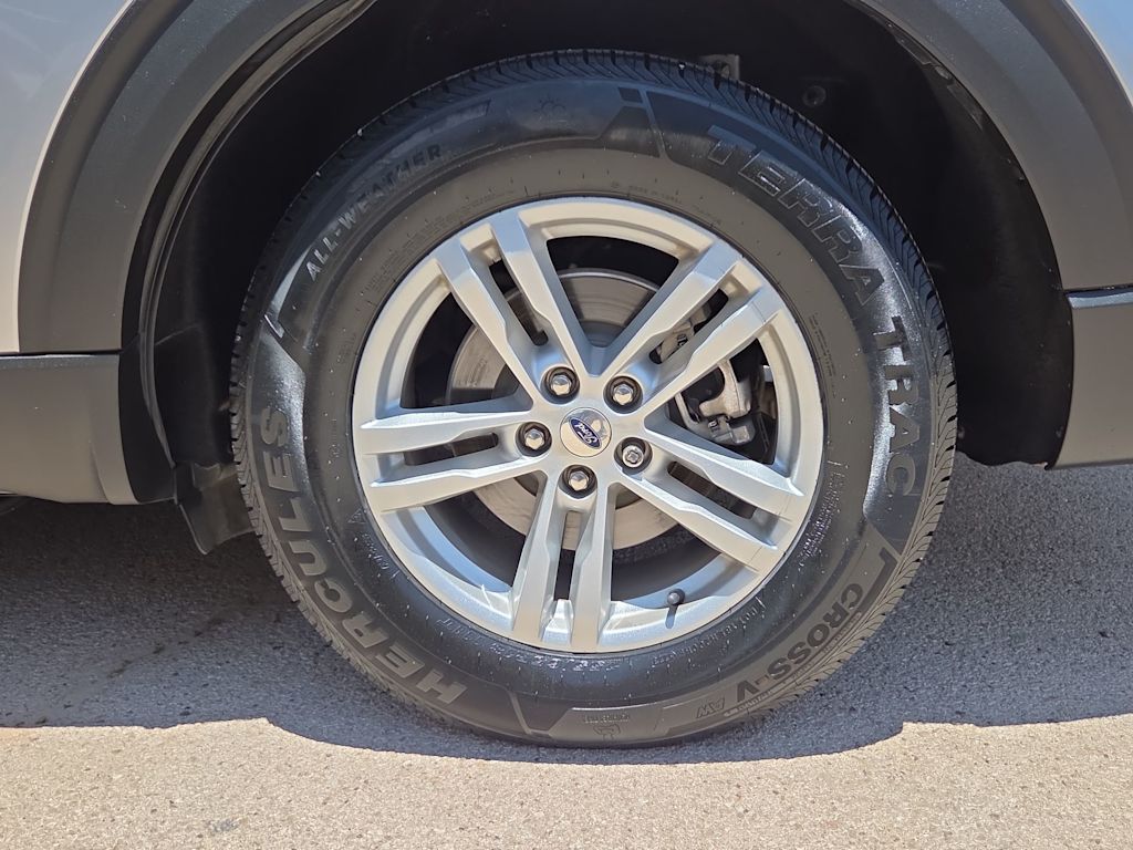 Thumbnail: 2021 Ford Explorer - 8