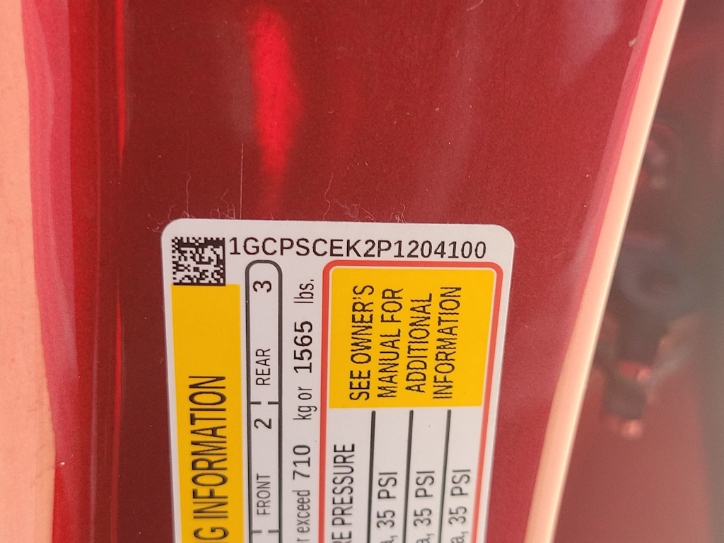 Thumbnail: 2023 Chevrolet Colorado - 18