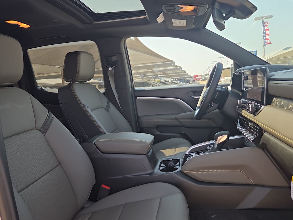 Thumbnail: 2026 Chevrolet Colorado - 12
