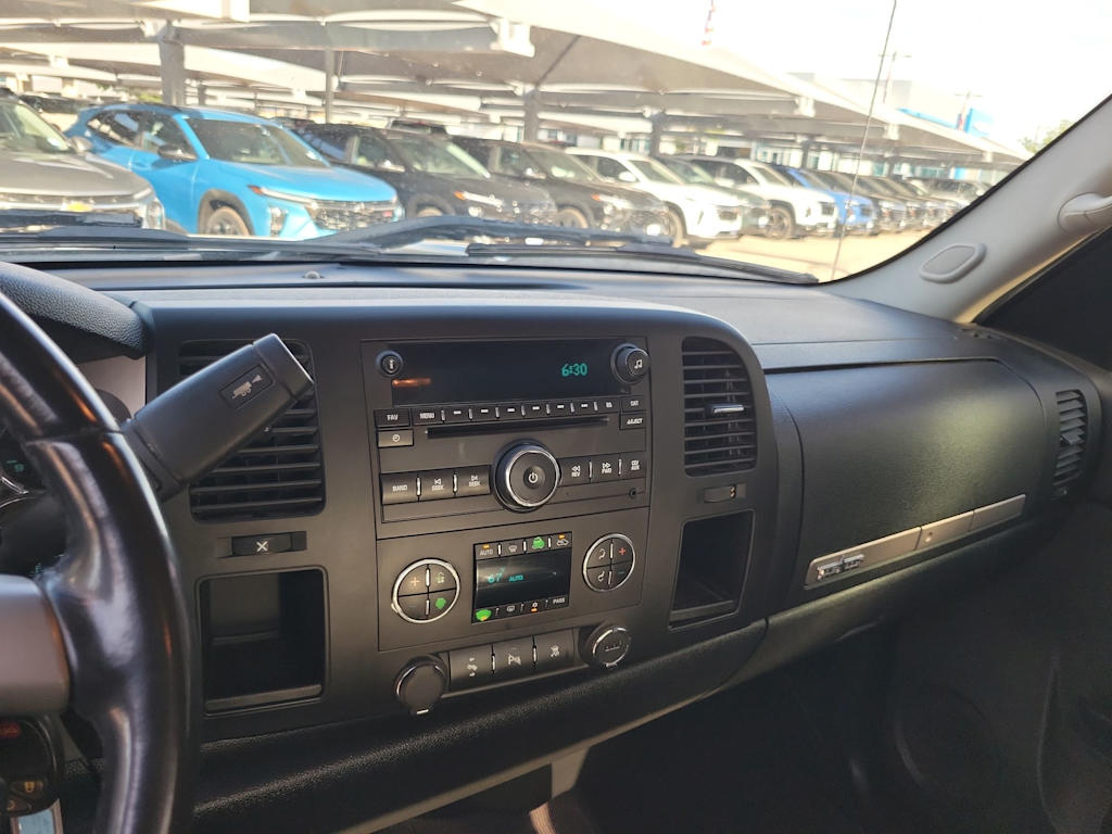 Thumbnail: 2011 Chevrolet Silverado 1500 - 16