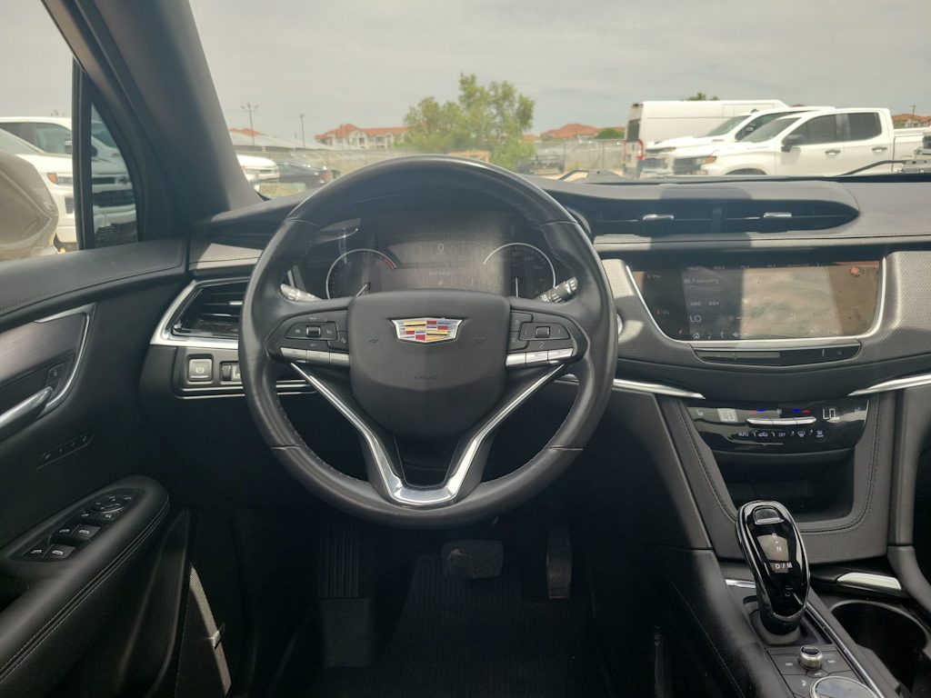 Thumbnail: 2023 Cadillac XT6 - 10