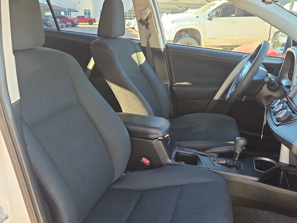 Thumbnail: 2016 Toyota RAV4 - 12