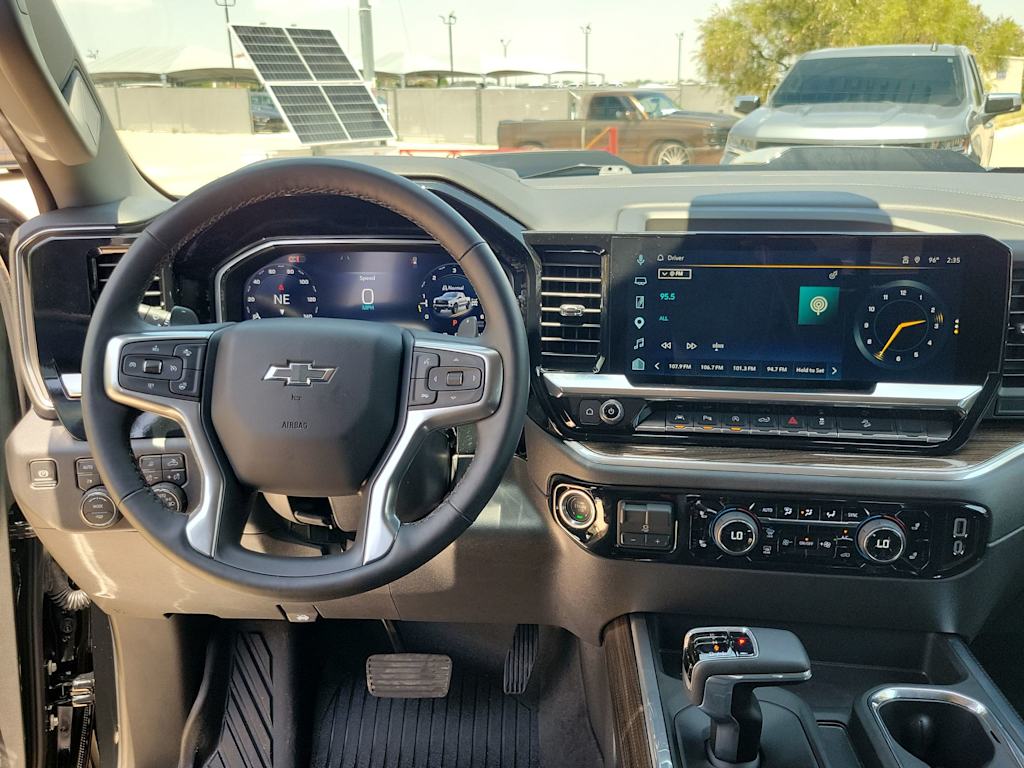 Thumbnail: 2026 Chevrolet Silverado 1500 - 9