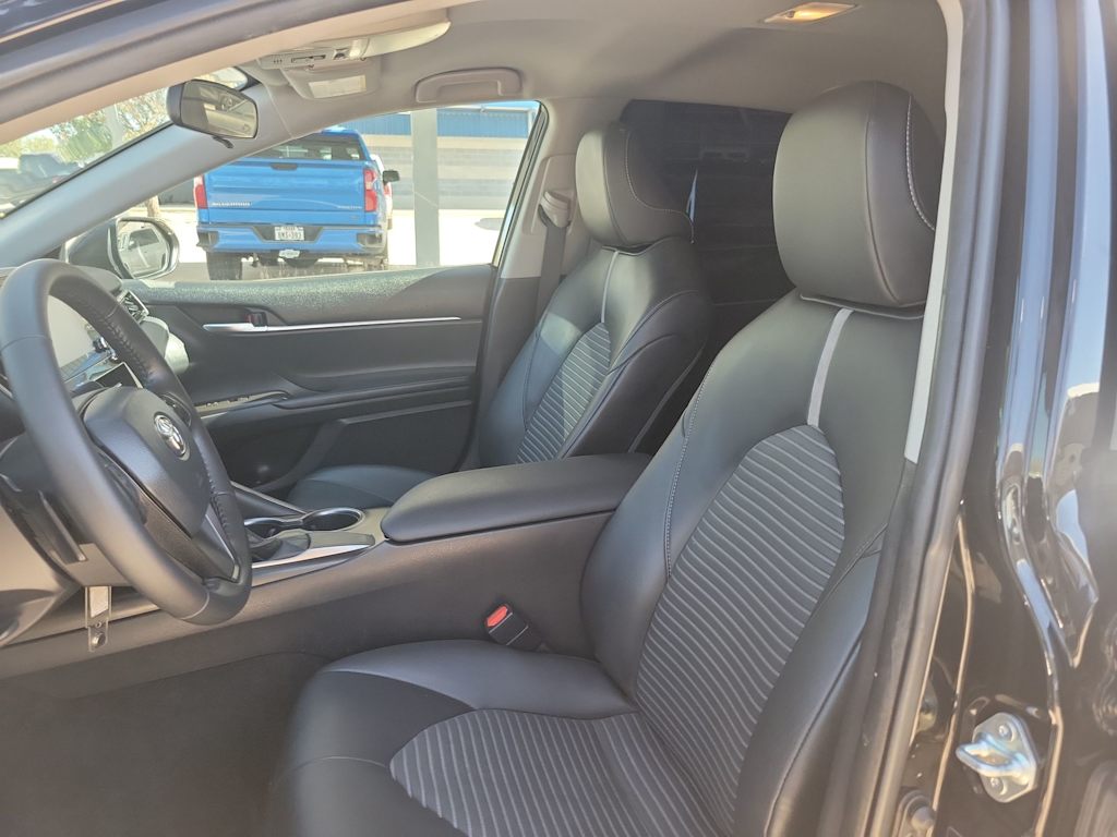 Thumbnail: 2021 Toyota Camry - 11