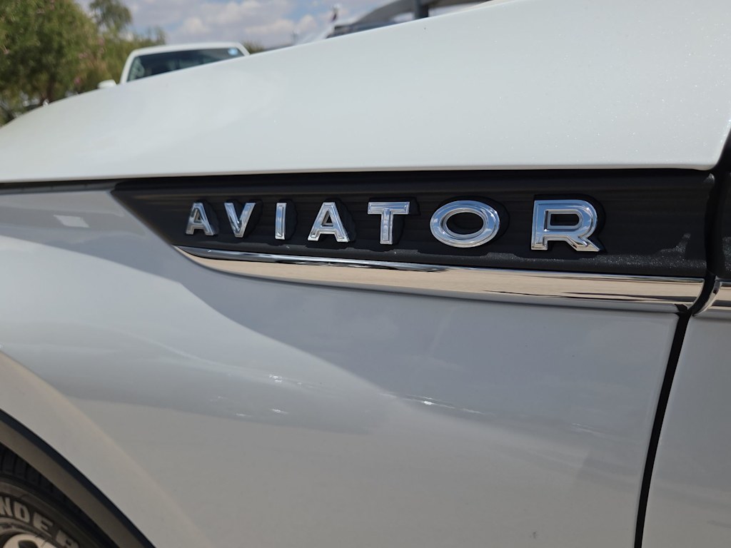 Thumbnail: 2023 Lincoln Aviator - 7