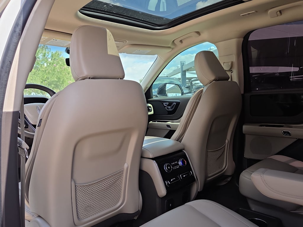 Thumbnail: 2023 Lincoln Aviator - 17