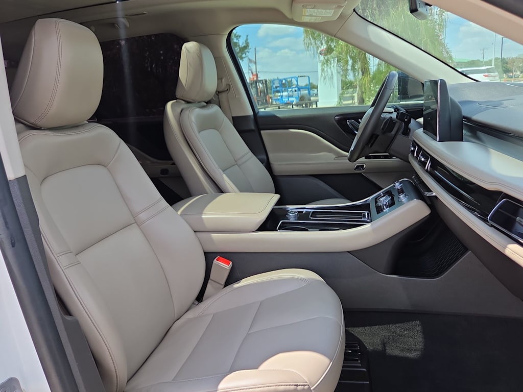 Thumbnail: 2023 Lincoln Aviator - 22