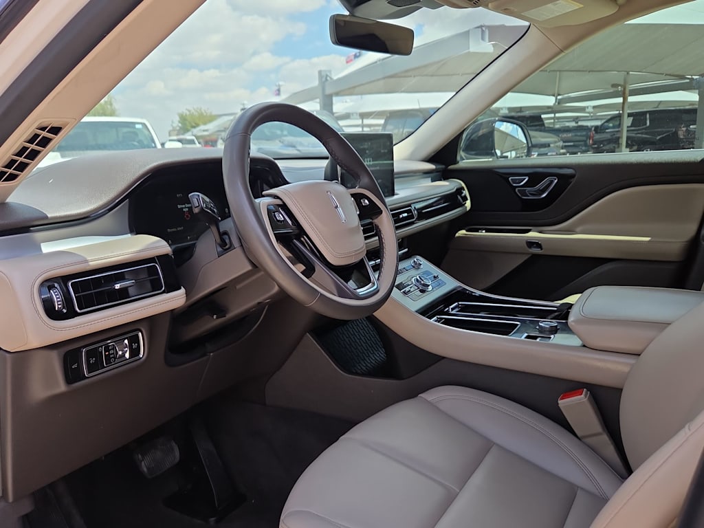 Thumbnail: 2023 Lincoln Aviator - 2
