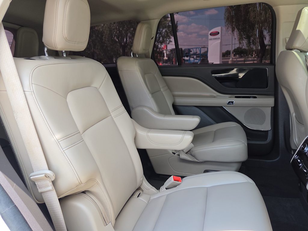 Thumbnail: 2023 Lincoln Aviator - 12