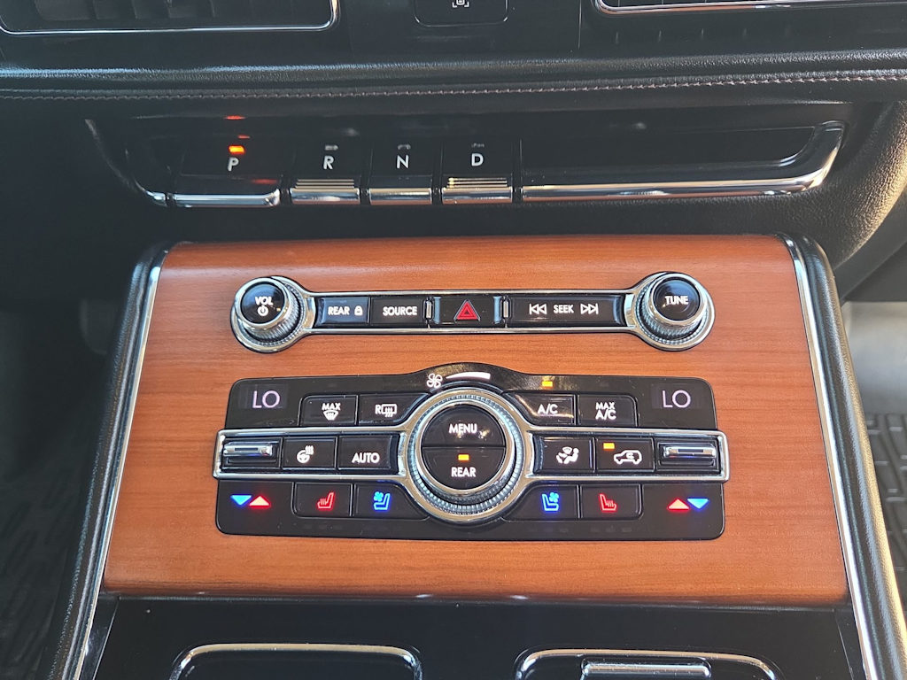 Thumbnail: 2020 Lincoln Aviator - 24