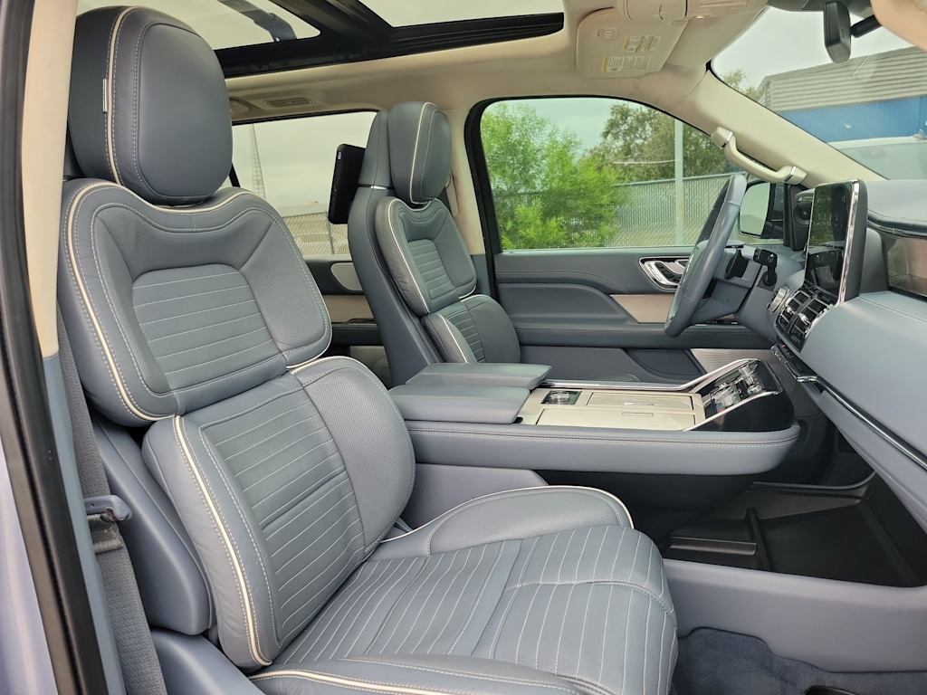 Thumbnail: 2019 Lincoln Navigator - 22