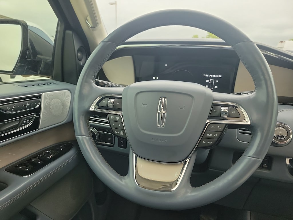 Thumbnail: 2019 Lincoln Navigator - 13