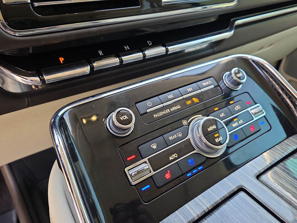 Thumbnail: 2020 Lincoln Navigator L - 23
