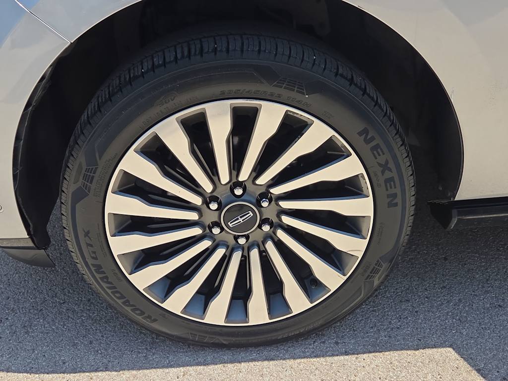 Thumbnail: 2020 Lincoln Navigator L - 8