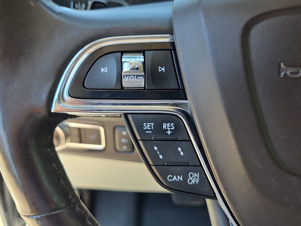 Thumbnail: 2020 Lincoln Navigator L - 24
